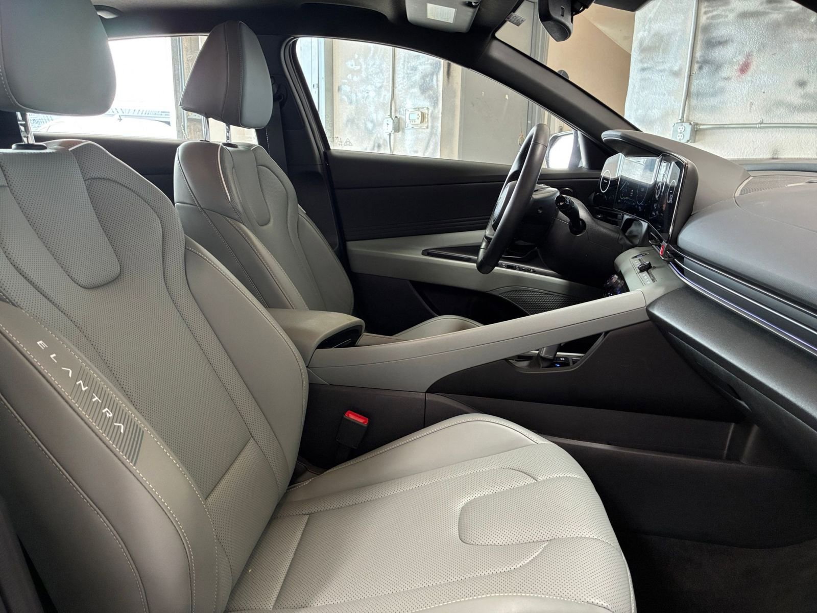 Used 2025 Hyundai Elantra Limited FWD image 38