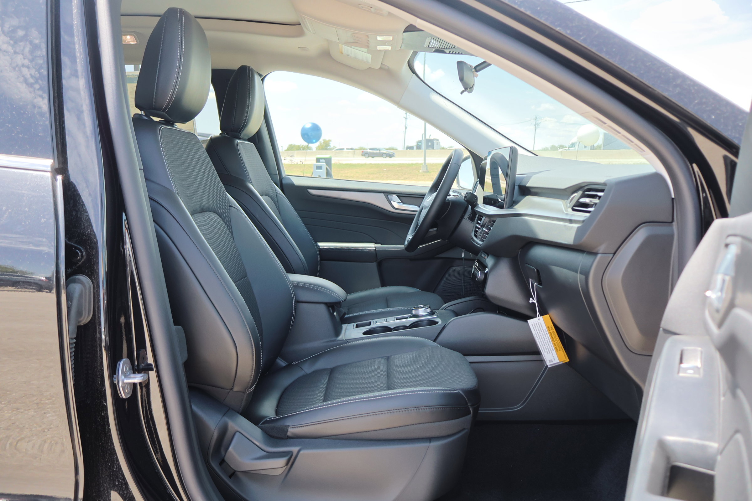 New 2025 Ford Escape SE image 40