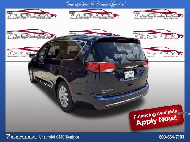 Used 2020 Chrysler Pacifica Touring-L FWD image 3