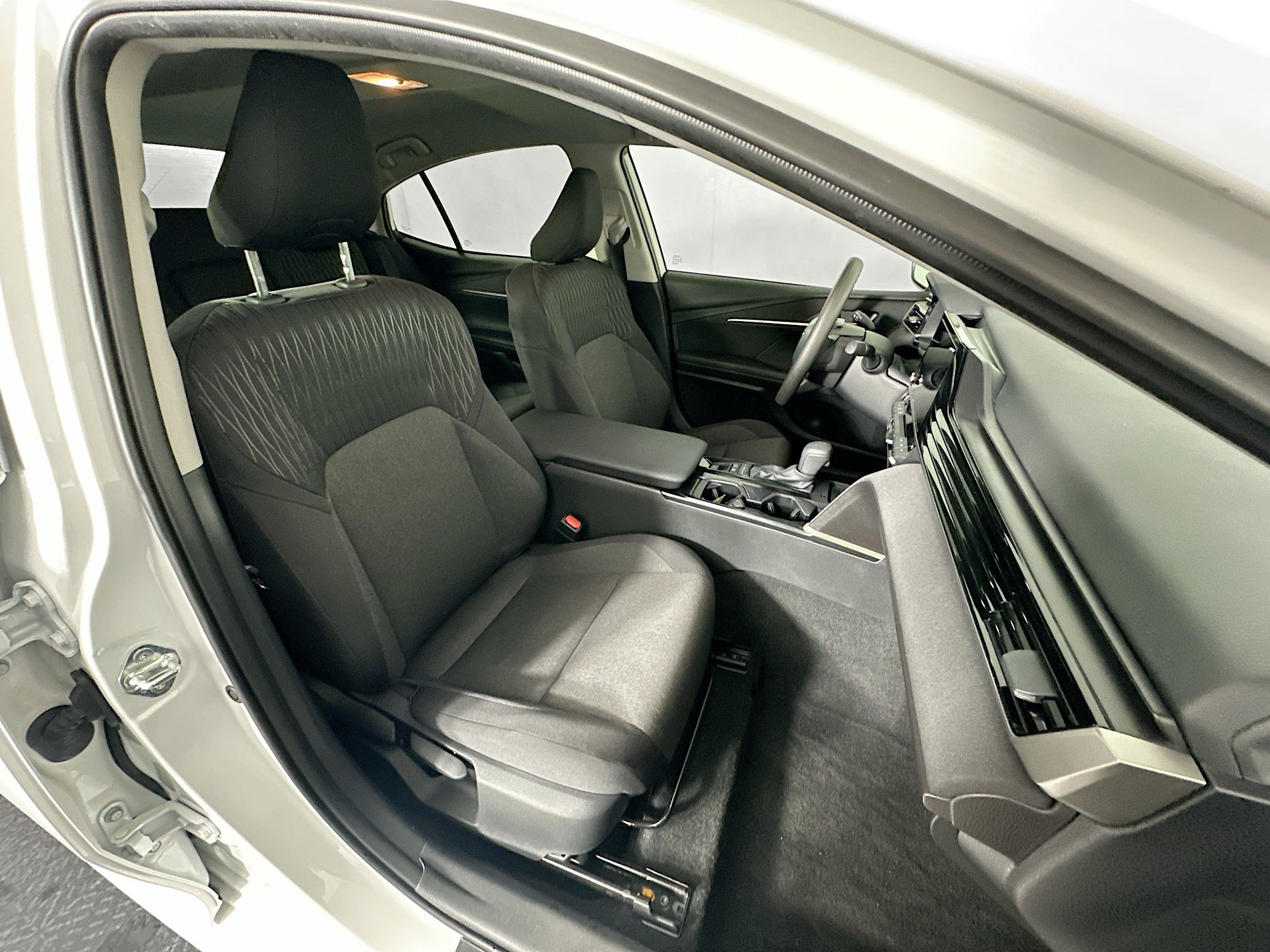 Used 2025 Toyota Camry LE image 30