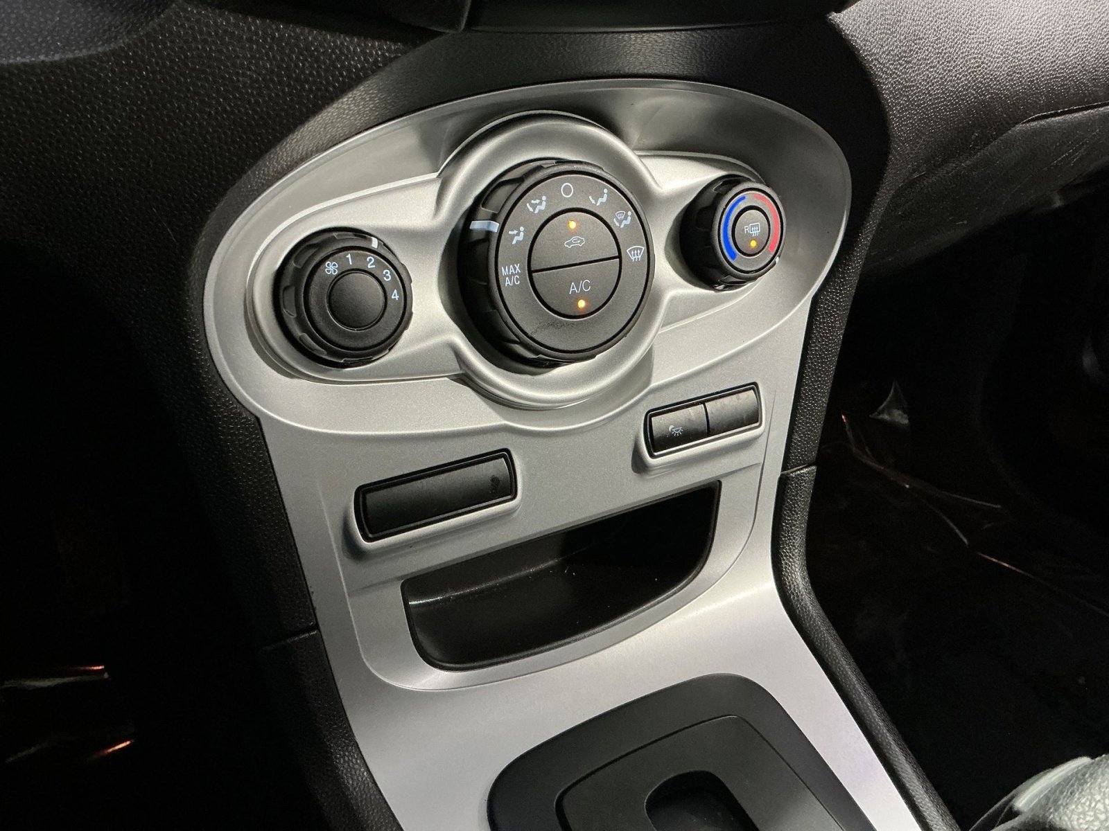 Used 2017 Ford Fiesta SE image 27