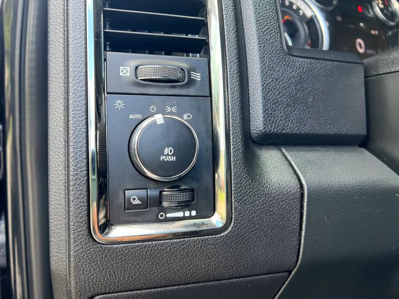 Used 2016 RAM 1500 Sport w/ Sport Premium Group image 15