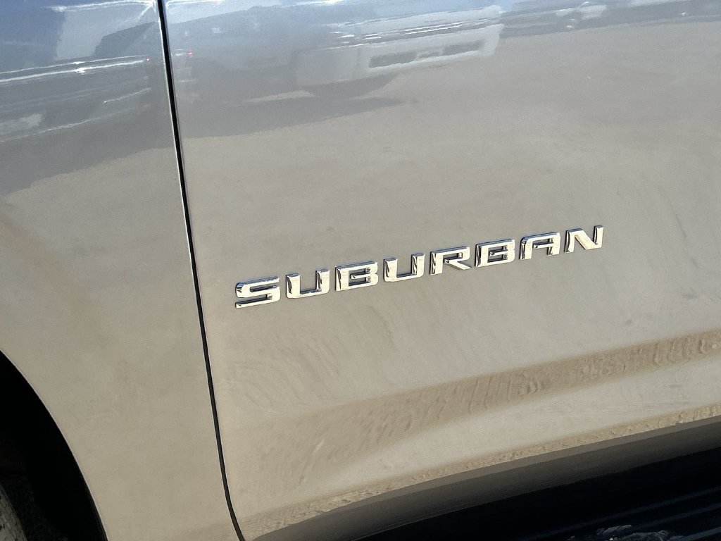 Certified 2025 Chevrolet Suburban LT AWD/4WD image 30