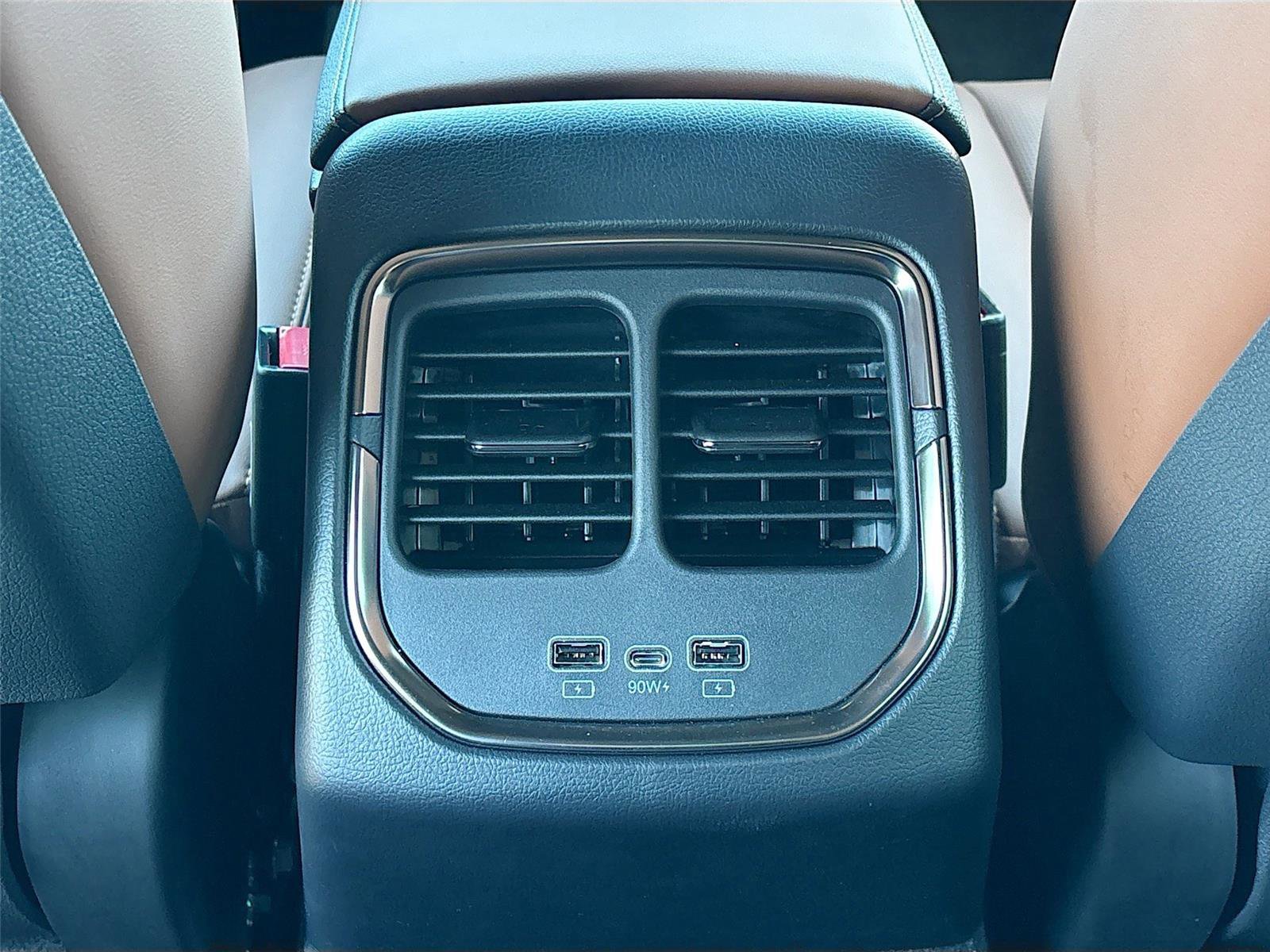 New 2025 VinFast VF 8 Plus image 24