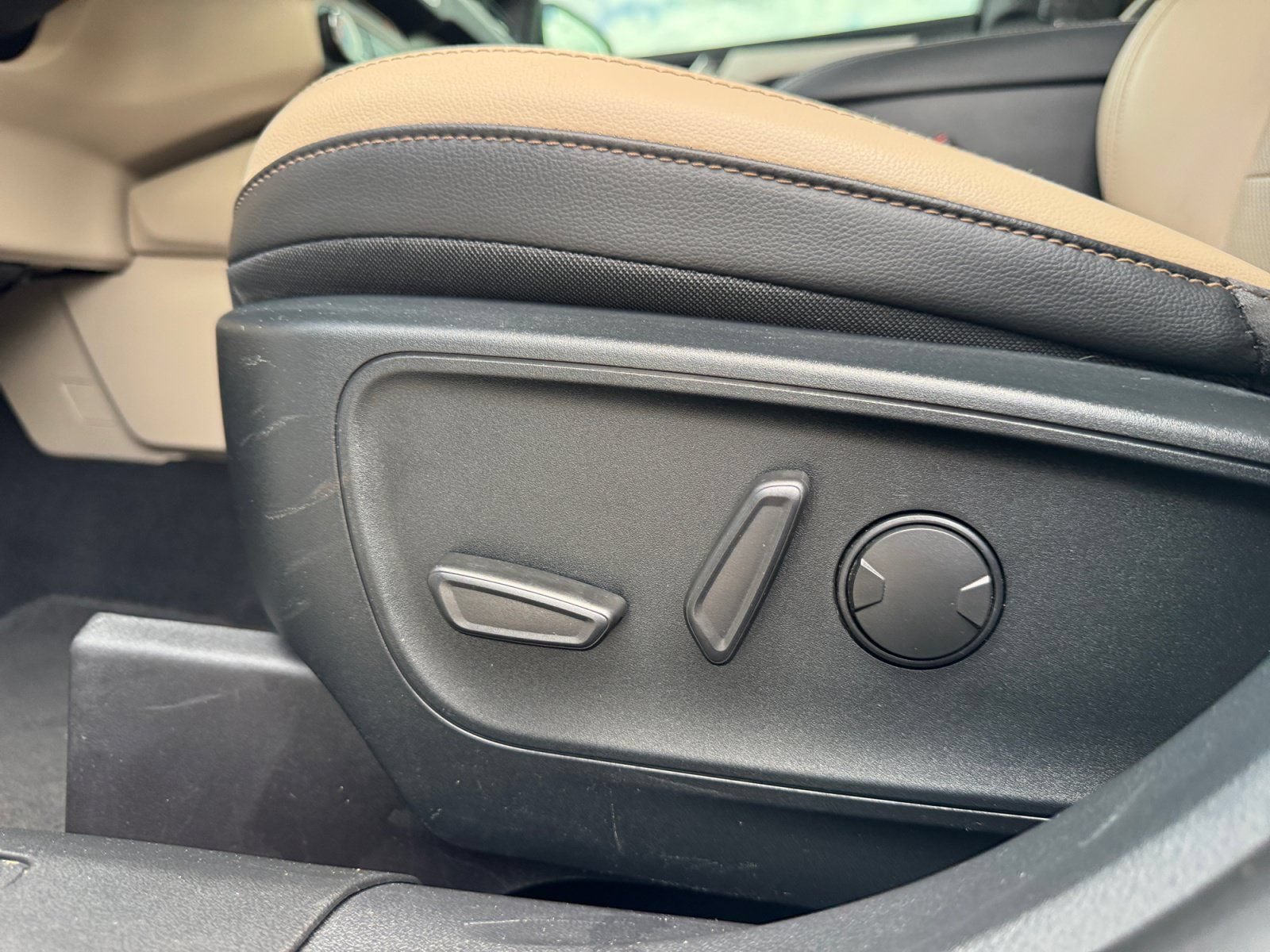 Used 2020 Ford Escape SEL FWD image 18