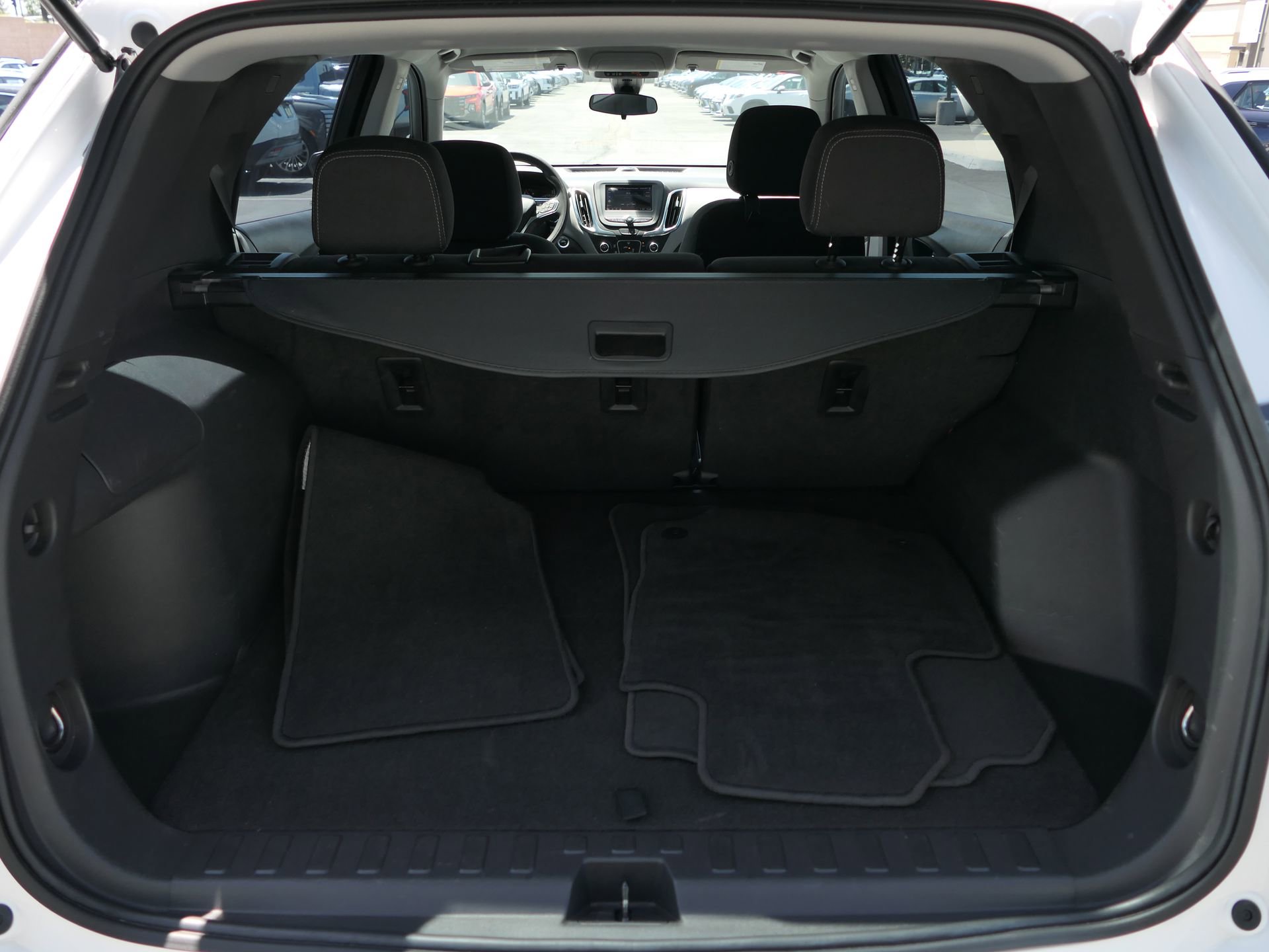 Used 2023 Chevrolet Equinox LS FWD image 23