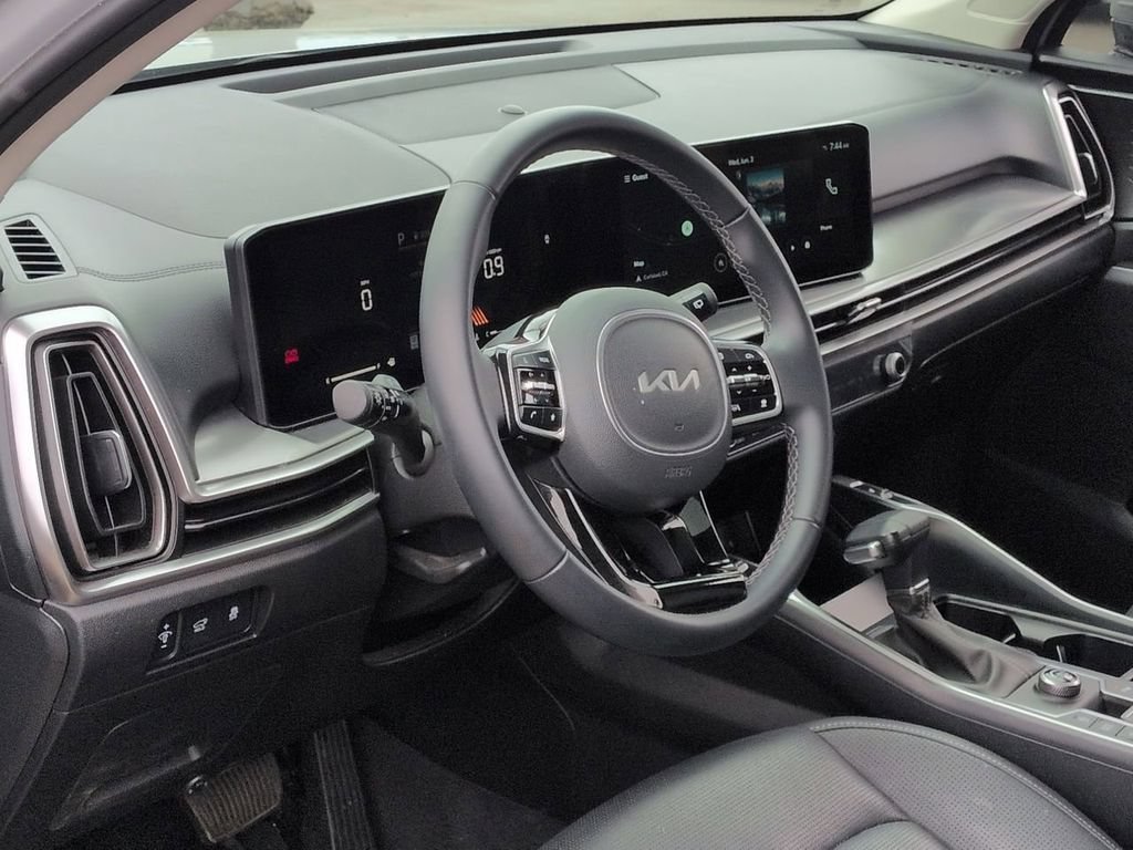 Certified 2025 Kia Sorento EX w/ Panoramic Sunroof Package FWD image 10