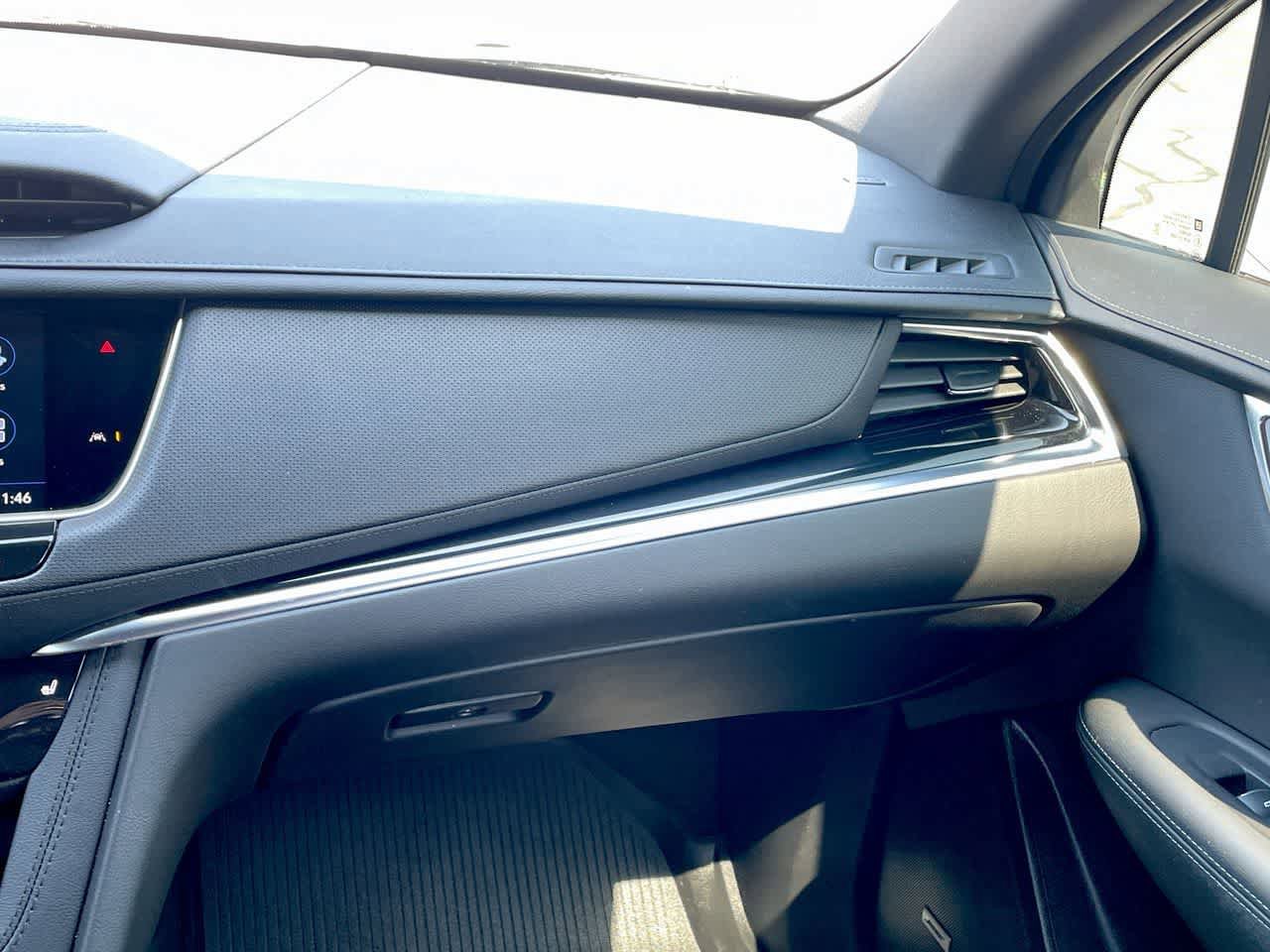 Certified 2025 Cadillac XT6 Luxury AWD/4WD image 16