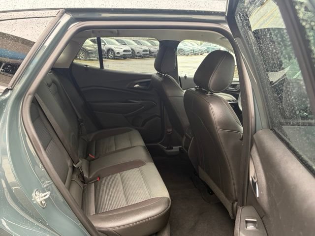 Used 2026 Chevrolet Trax LT w/ LT Convenience Package FWD image 28