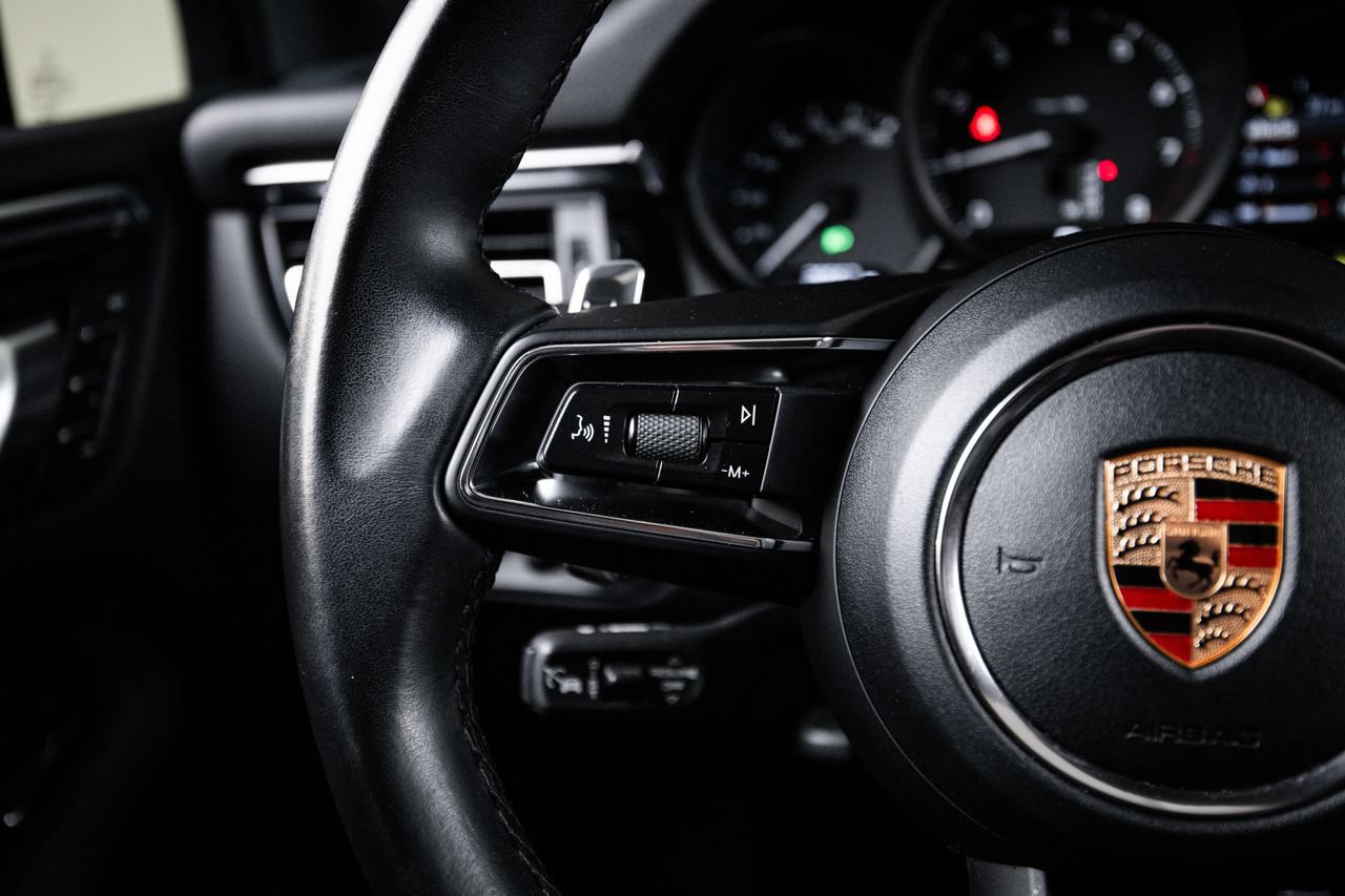 Certified 2023 Porsche Macan AWD/4WD image 17