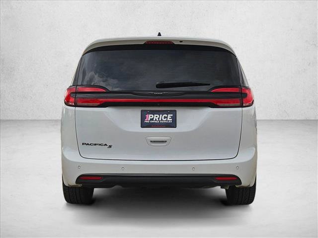 Used 2023 Chrysler Pacifica Touring-L w/ S Appearance Package image 7