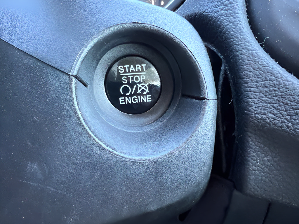 Used 2018 Jeep Compass Latitude w/ Safe & Security Group AWD/4WD image 23