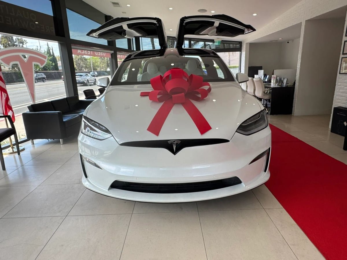Used 2023 Tesla Model X AWD/4WD image 2