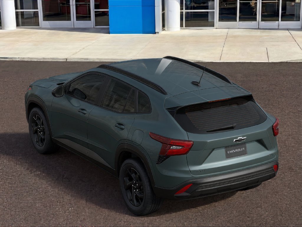 New 2026 Chevrolet Trax LT w/ Midnight Edition FWD image 2