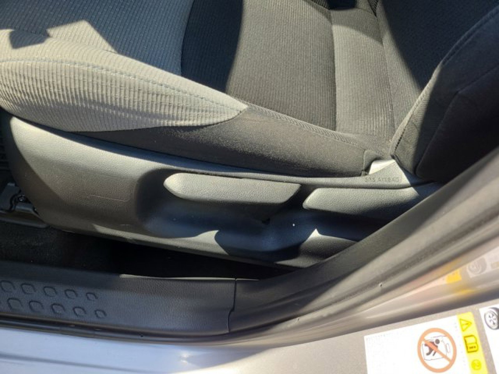 Used 2019 Toyota C-HR XLE image 12