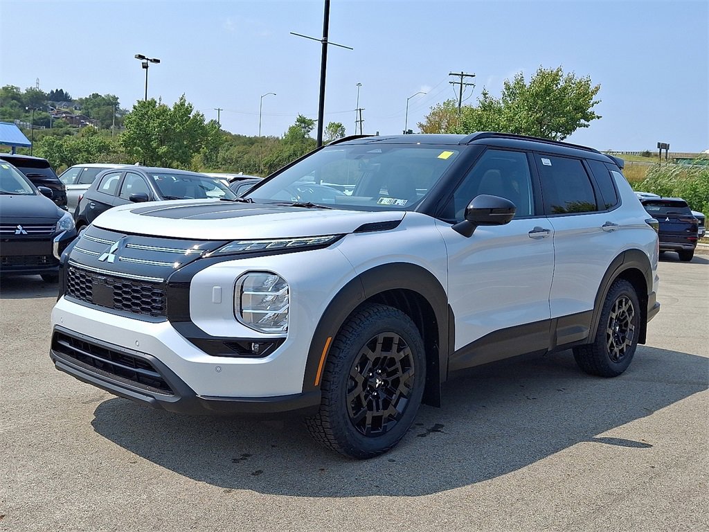 New 2025 Mitsubishi Outlander SE image 2