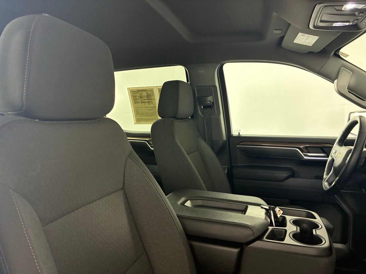 Used 2025 Chevrolet Silverado 1500 LT image 30