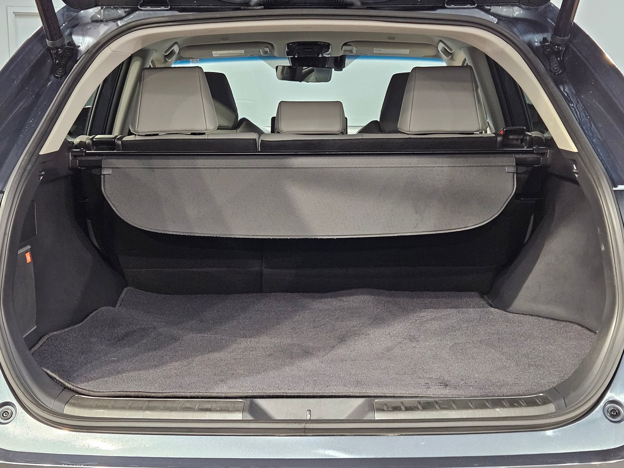 Used 2023 Toyota Venza Limited image 18