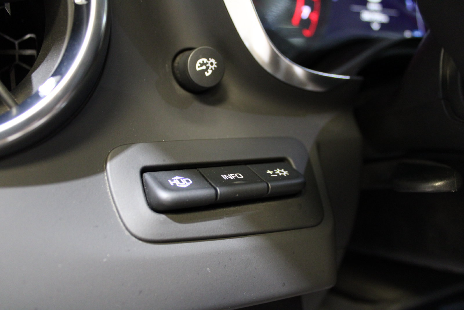 Used 2019 Chevrolet Camaro ZL1 RWD image 38