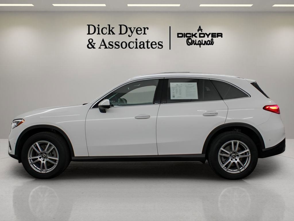 Used 2024 Mercedes-Benz GLC 300 4MATIC image 5
