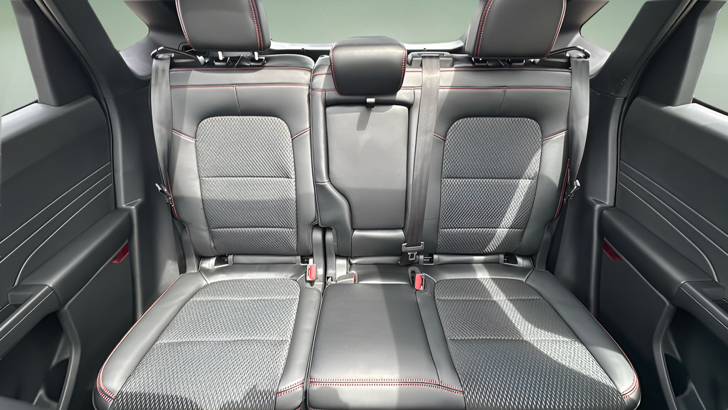 New 2025 Ford Escape ST-Line w/ Tech Pack #1 AWD/4WD image 16