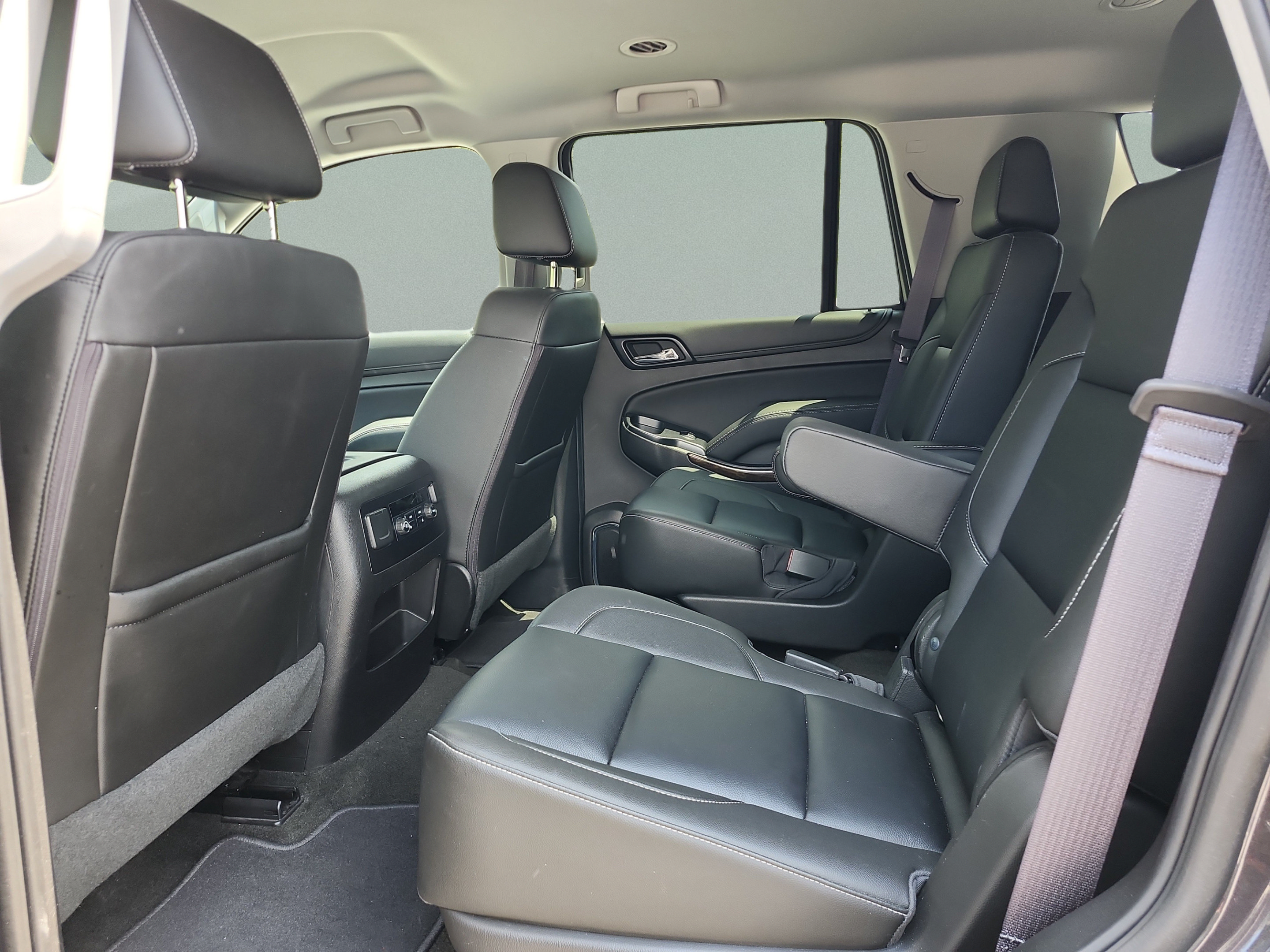 Used 2017 Chevrolet Tahoe LT w/ Luxury Package RWD image 16