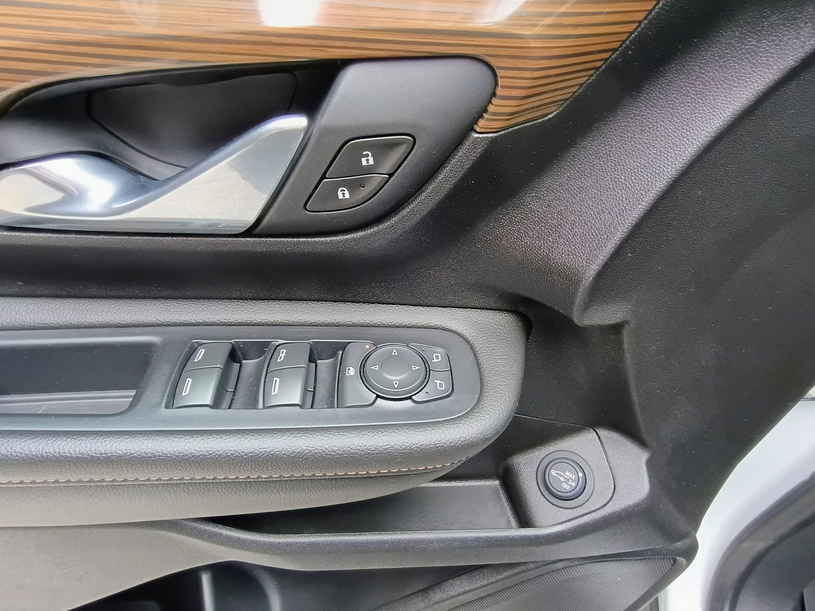 Used 2020 GMC Terrain SLE w/ Driver Convenience Package image 15