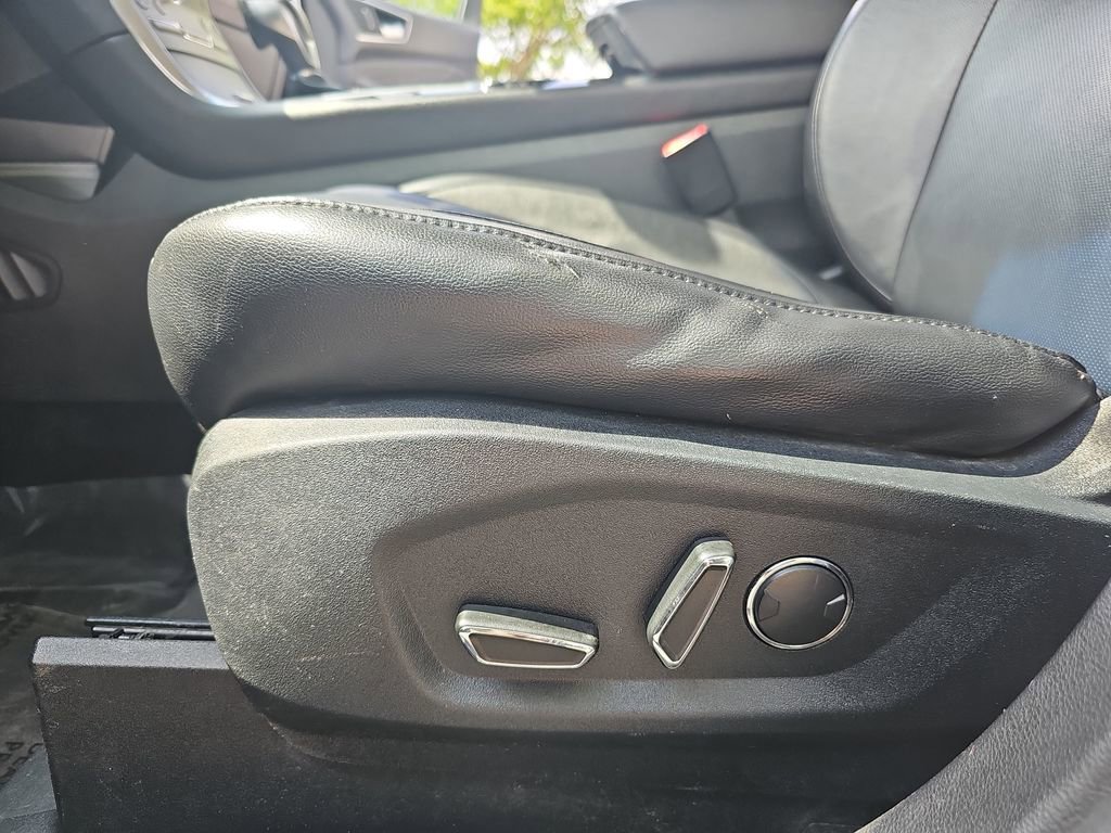 Used 2016 Ford Edge Titanium w/ Equipment Group 301A AWD/4WD image 29