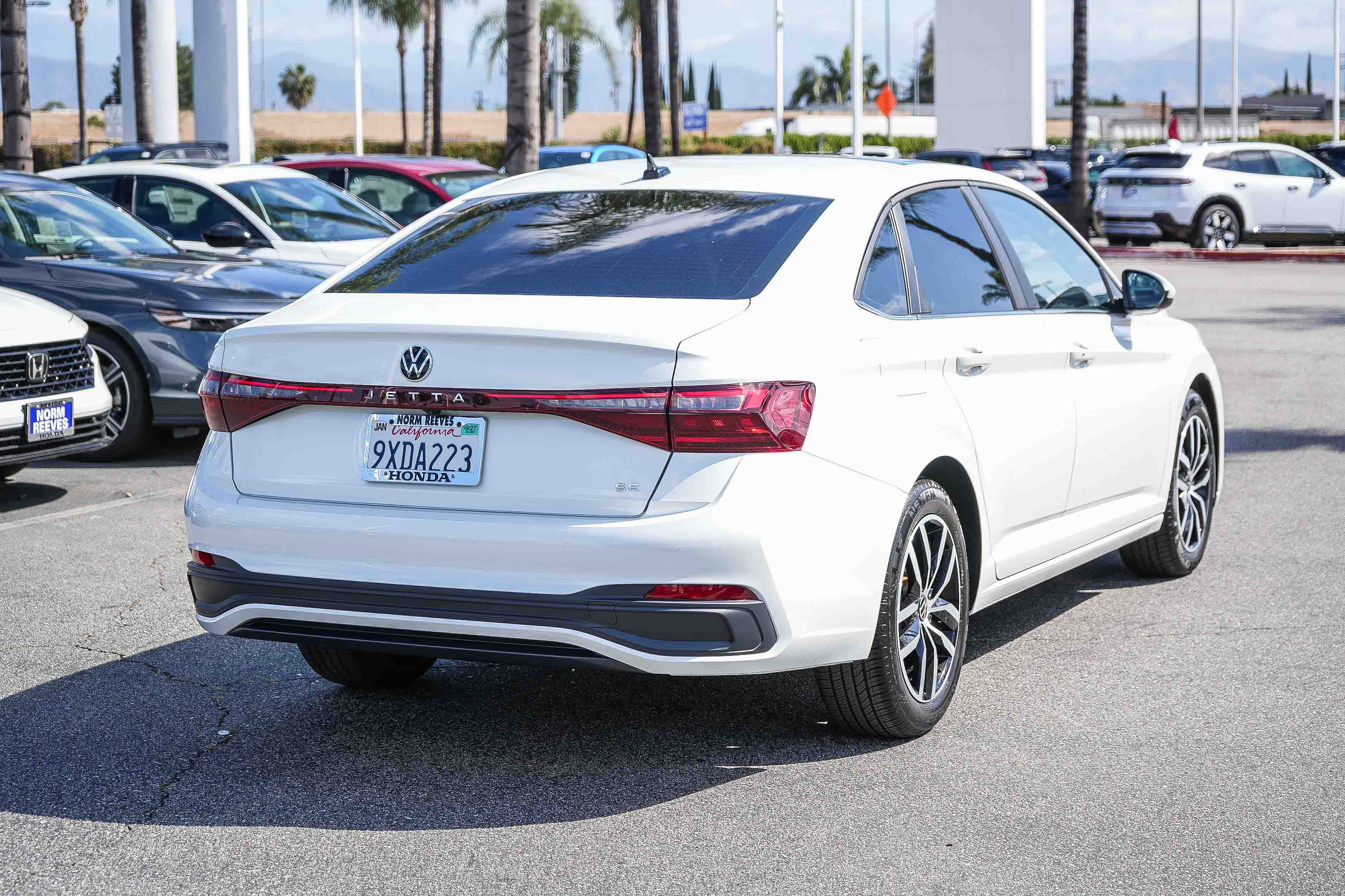 Used 2026 Volkswagen Jetta SE FWD image 7