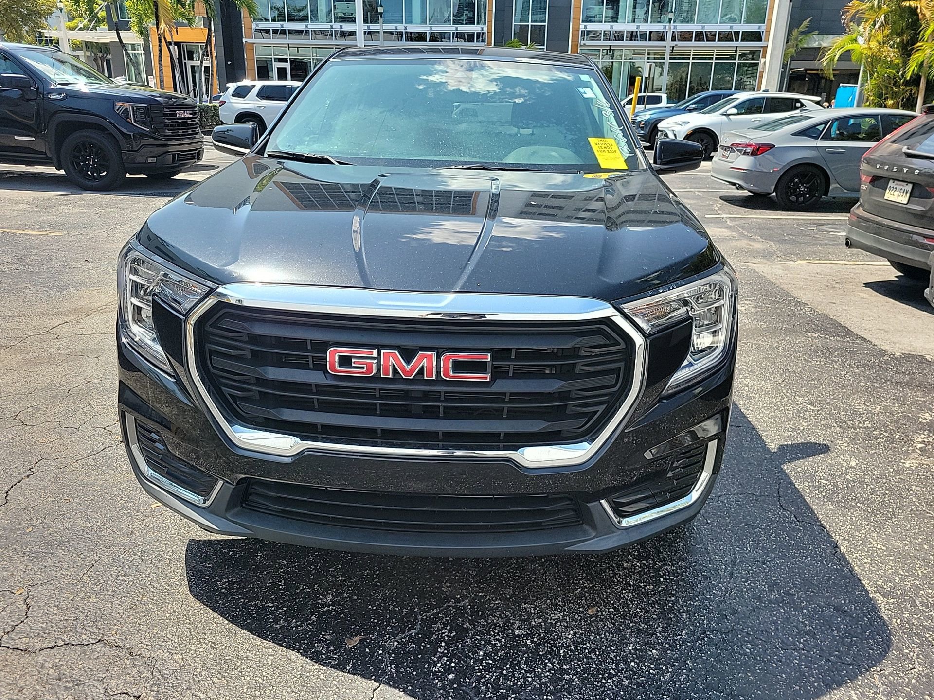 Used 2022 GMC Terrain SLE image 3