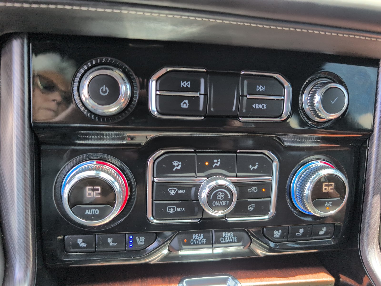 Used 2023 GMC Yukon Denali Ultimate AWD/4WD image 39