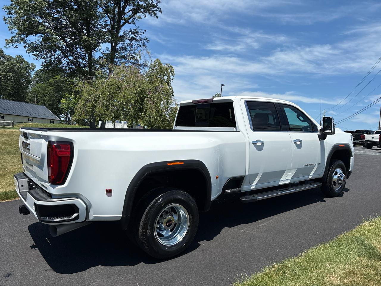 Used 2021 GMC Sierra 3500 Denali w/ Technology Package AWD/4WD image 6