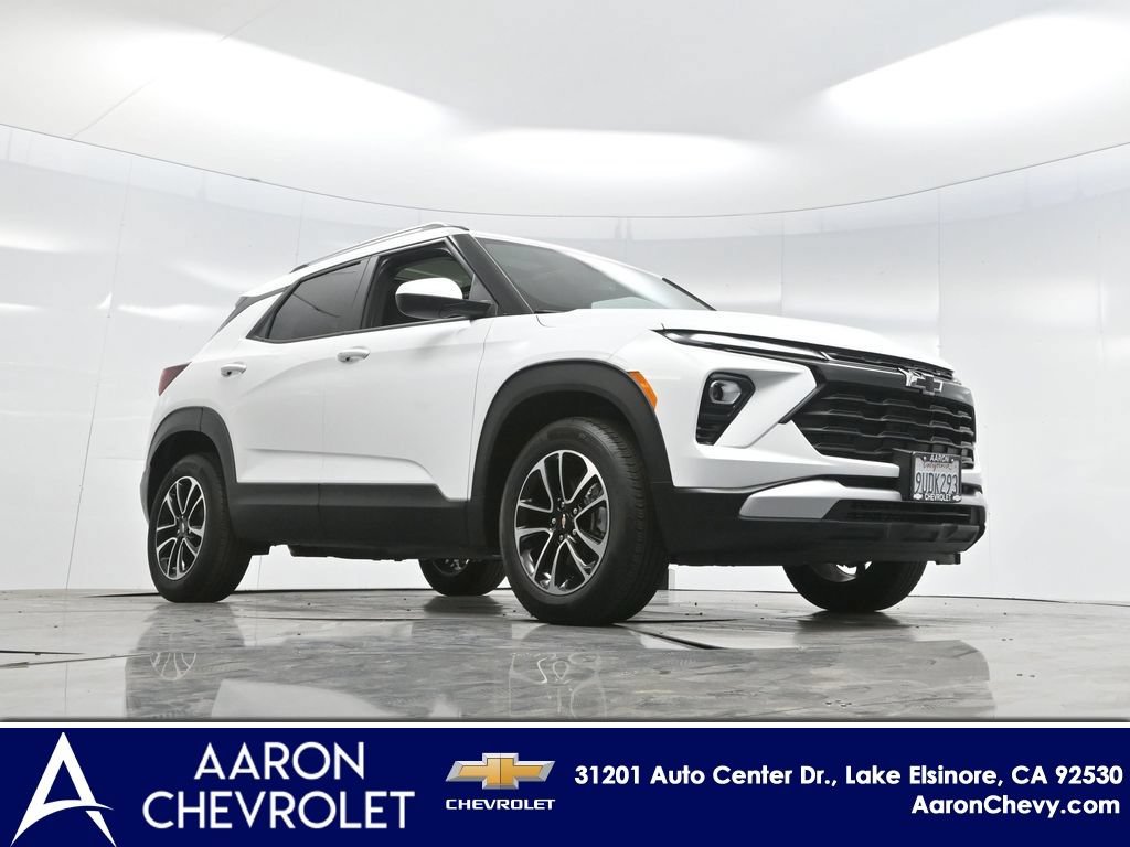 New 2025 Chevrolet TrailBlazer LT w/ Convenience Package AWD/4WD image 2