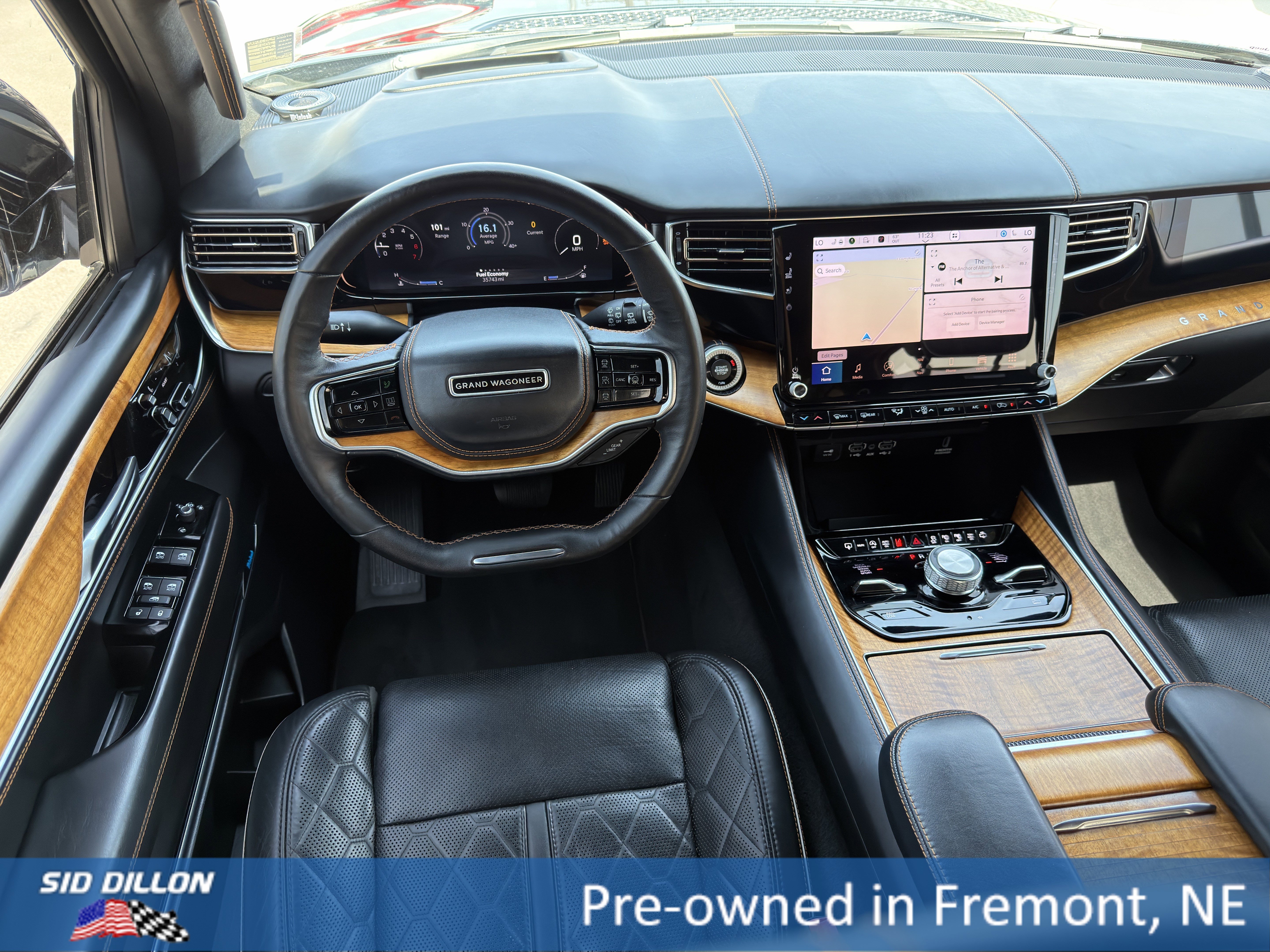 Used 2023 Jeep Grand Wagoneer Series III AWD/4WD image 10