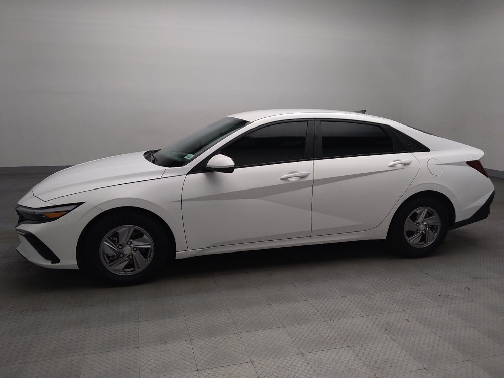 Used 2024 Hyundai Elantra SE FWD image 2