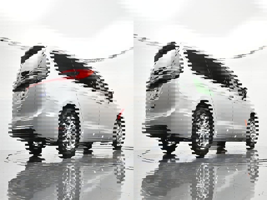 New 2026 Chrysler Pacifica Select image 41