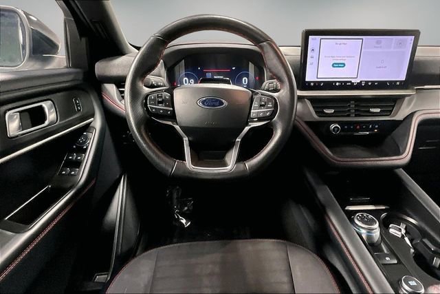 Used 2025 Ford Explorer ST-Line w/ ST-Line Street Pack AWD/4WD image 9