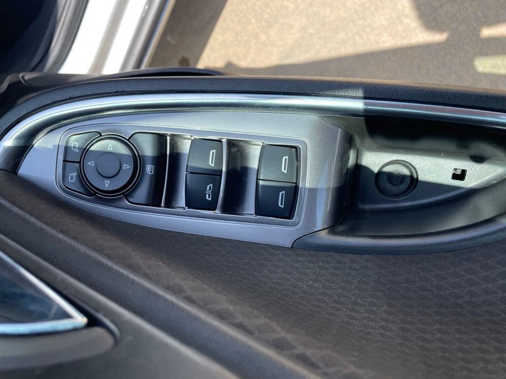 Used 2016 Chevrolet Malibu LT FWD image 17