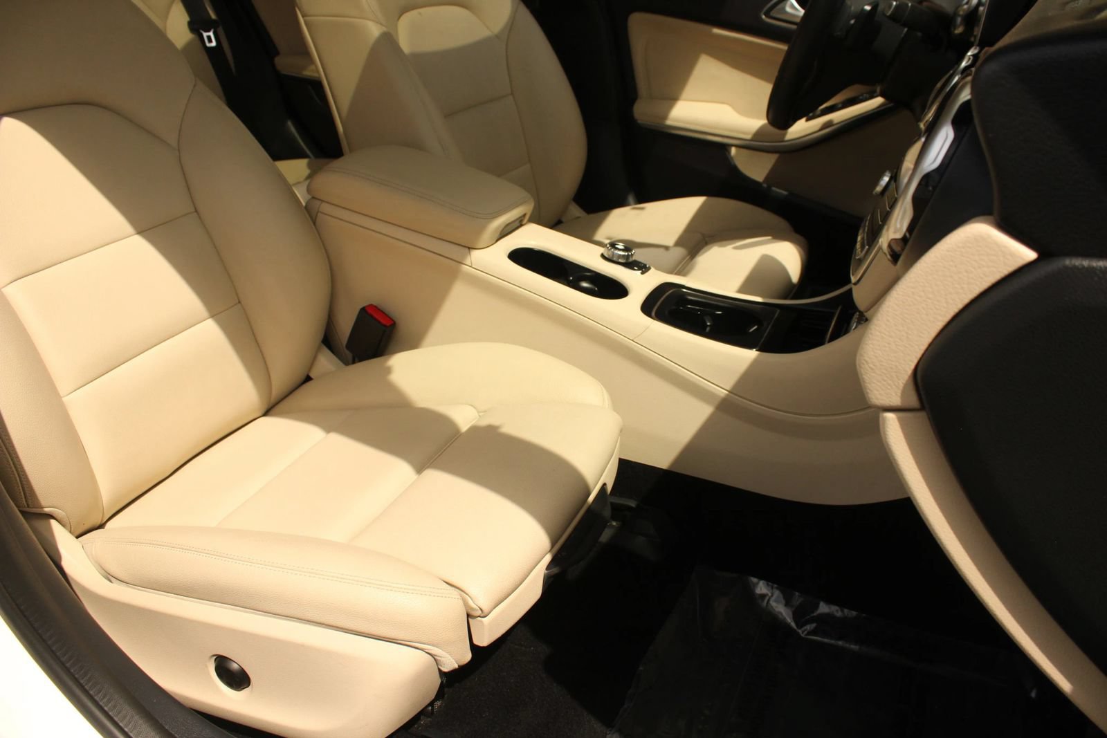 Used 2020 Mercedes-Benz GLA 250 4MATIC w/ Premium Package image 30