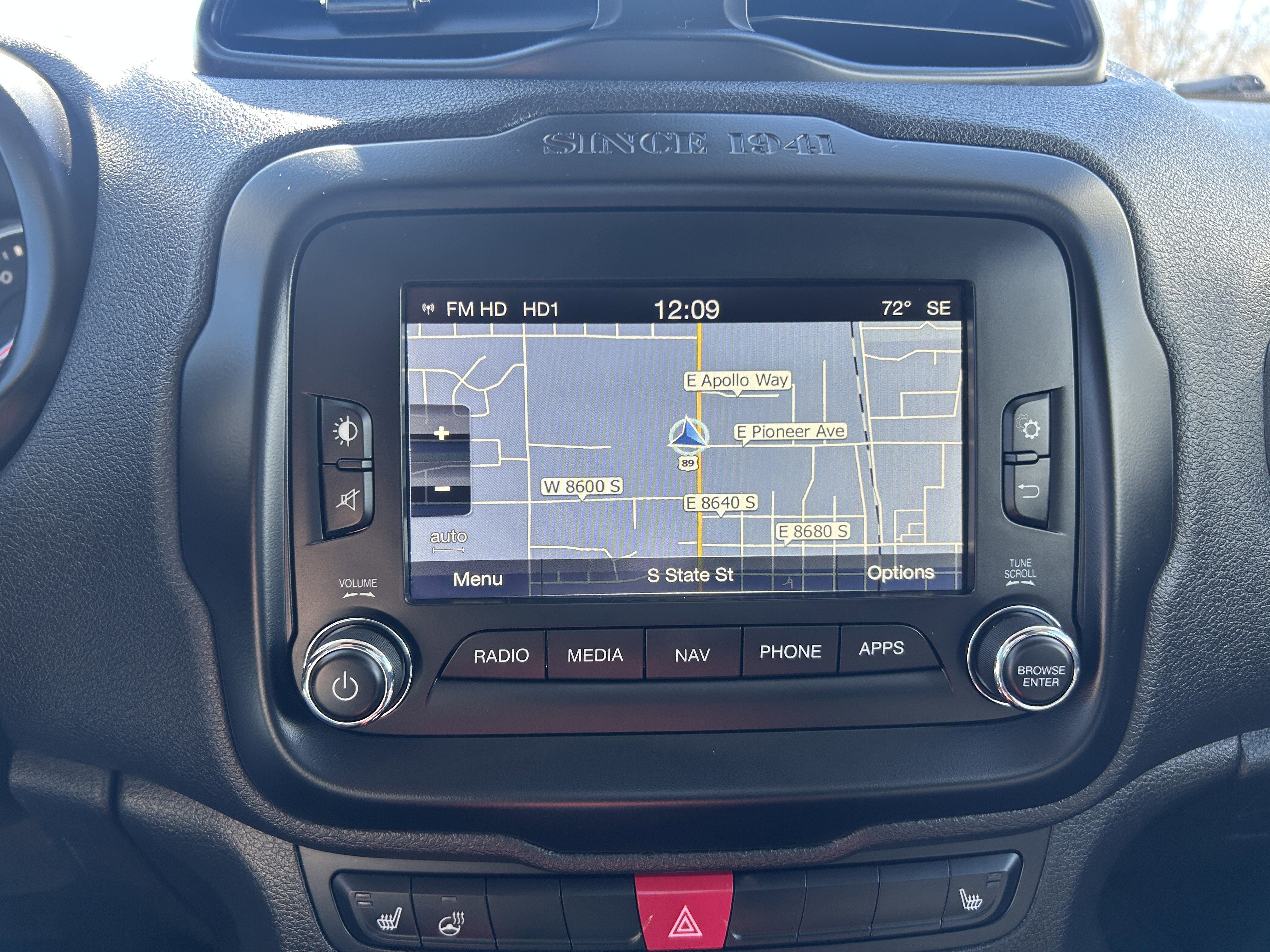 Used 2016 Jeep Renegade Trailhawk w/ Premium Trailhawk Package AWD/4WD image 15