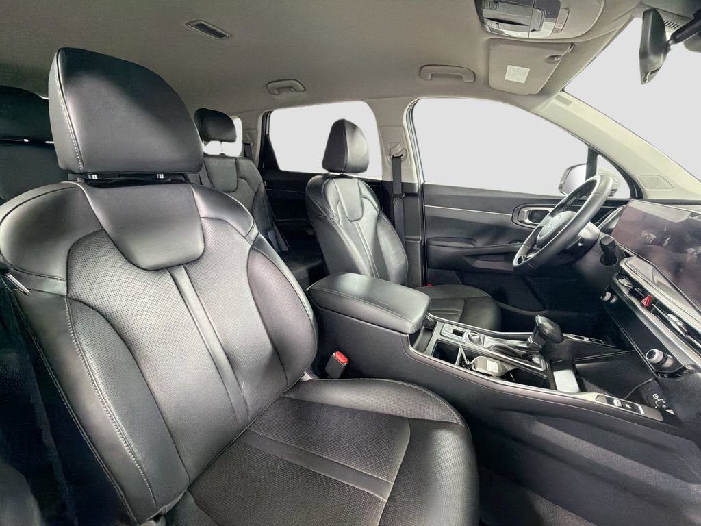 Used 2025 Kia Sorento S AWD/4WD image 30