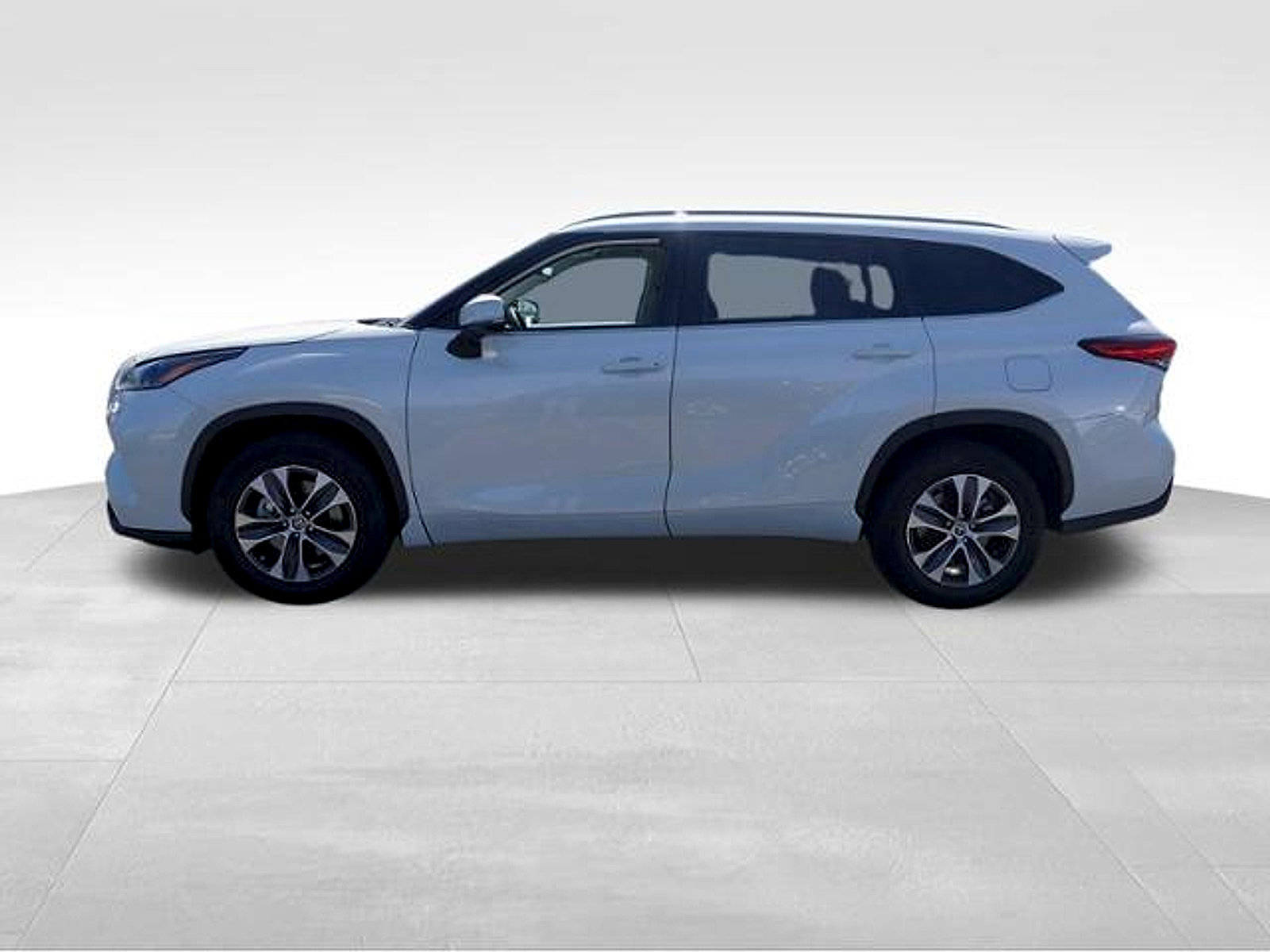 Used 2023 Toyota Highlander XLE FWD image 7