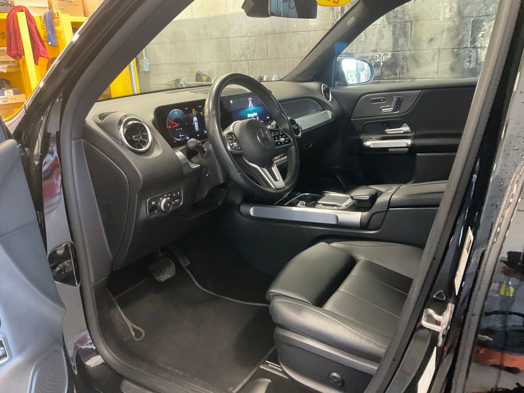 Used 2023 Mercedes-Benz GLB 250 4MATIC w/ Premium Package image 10