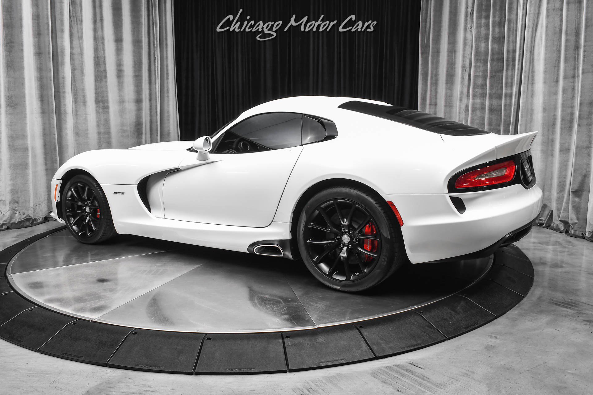 Used 2013 SRT Viper GTS w/ GTS Laguna Interior Pkg image 3