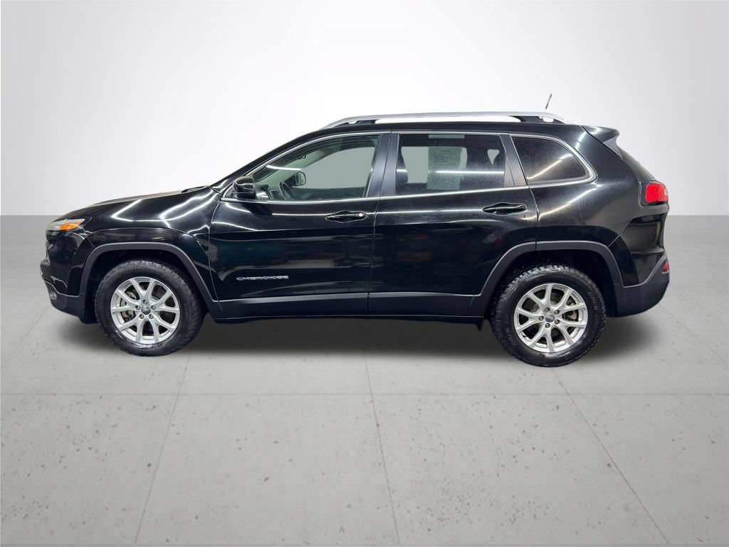 Used 2018 Jeep Cherokee Latitude Plus w/ Comfort/Convenience Group FWD image 3