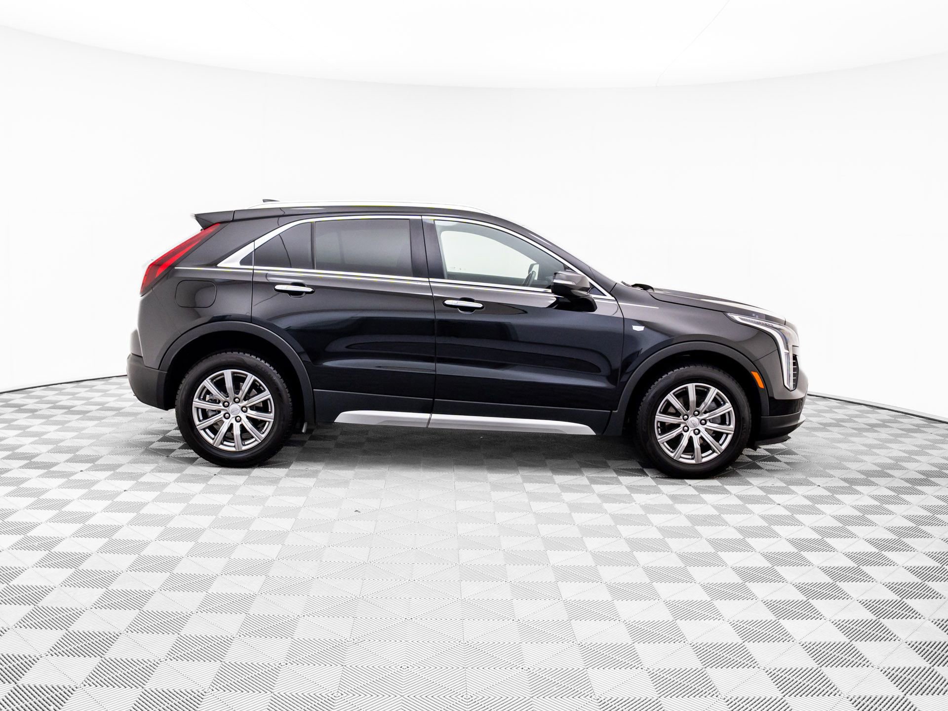 Certified 2023 Cadillac XT4 Premium Luxury image 9