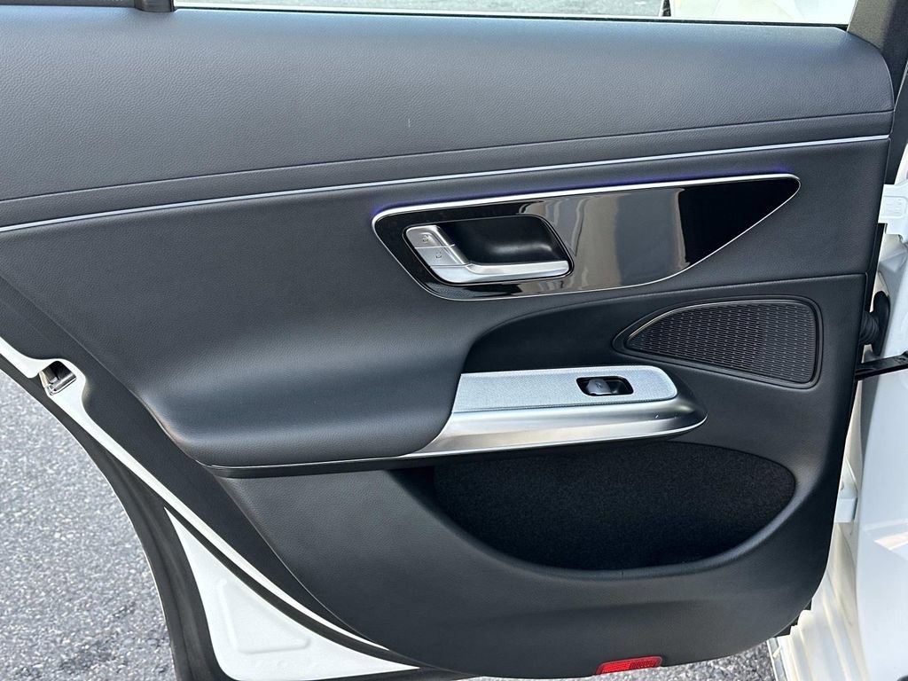 Used 2025 Mercedes-Benz E 350 4MATIC Sedan image 30