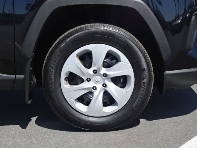 Certified 2025 Toyota RAV4 LE FWD image 8