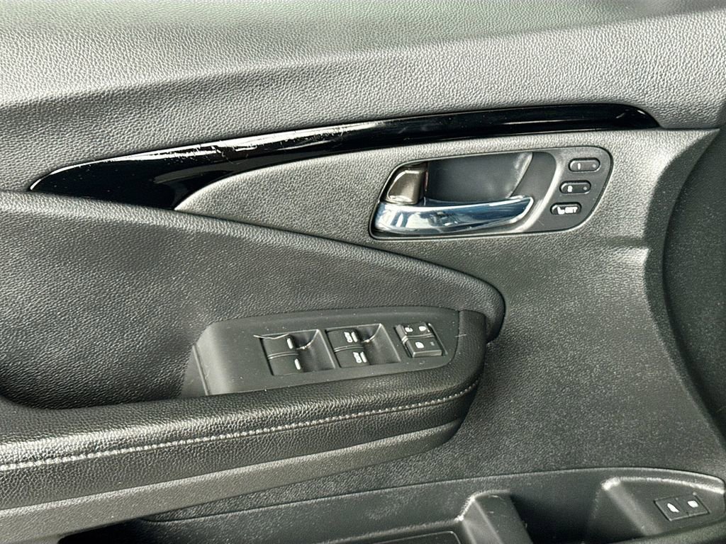 Used 2016 Honda Pilot Touring image 16