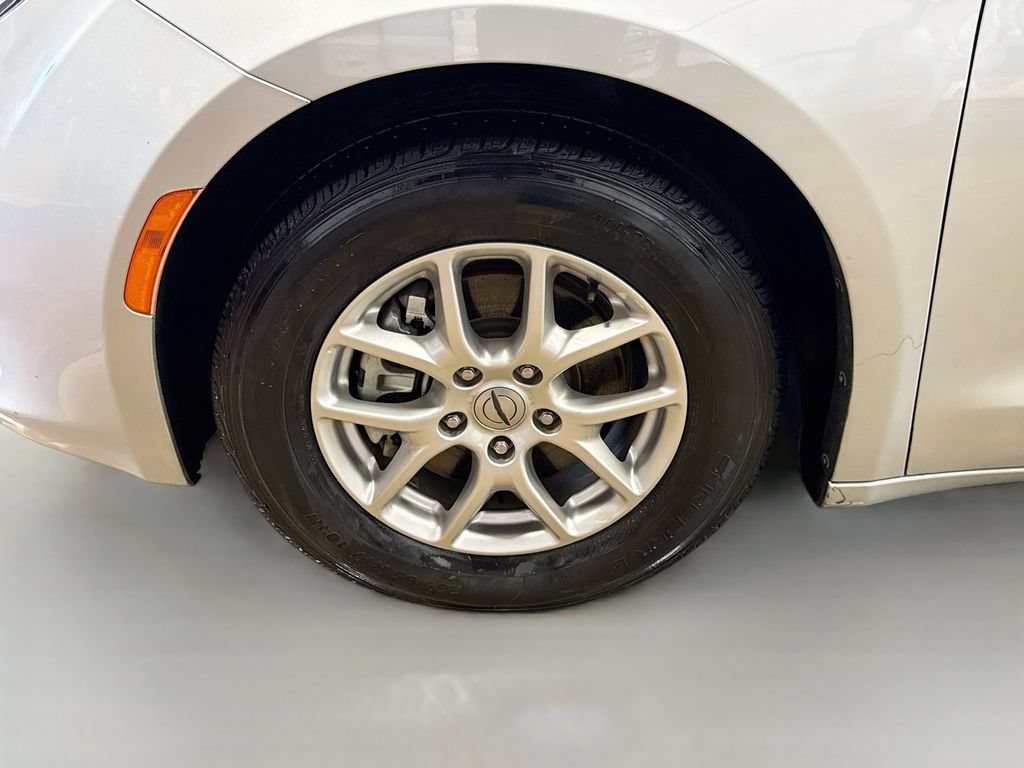 Used 2023 Chrysler Voyager LX FWD image 30